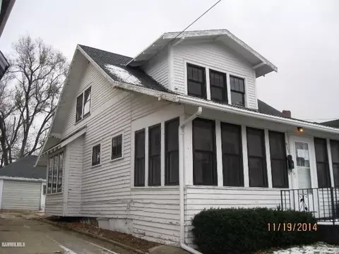 905 S Oak Ave, Freeport, IL 61032 photo 2