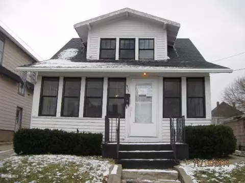 905 S Oak Ave, Freeport, IL 61032 photo 1