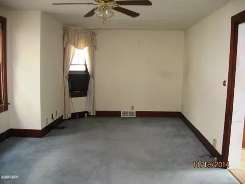 905 S Oak Ave, Freeport, IL 61032 photo 9