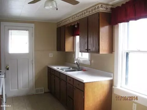 905 S Oak Ave, Freeport, IL 61032 photo 8