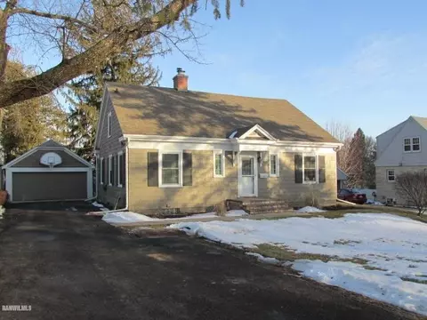 1605 S Demeter Dr, Freeport, IL 61032 photo 1