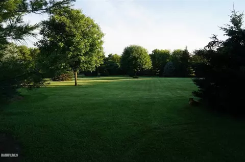 2560 E Maize Rd, Freeport, IL 61032 photo 8