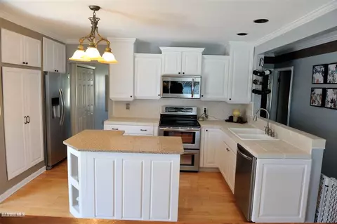 2560 E Maize Rd, Freeport, IL 61032 photo 10