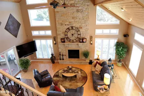 2560 E Maize Rd, Freeport, IL 61032 photo 12