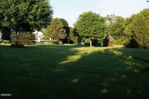 2560 E Maize Rd, Freeport, IL 61032 photo 7