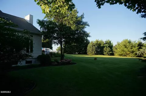 2560 E Maize Rd, Freeport, IL 61032 photo 6
