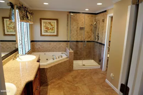 2560 E Maize Rd, Freeport, IL 61032 photo 14