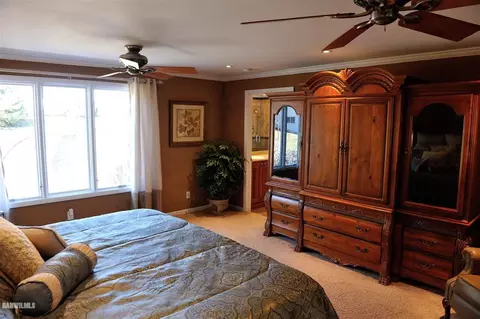 2560 E Maize Rd, Freeport, IL 61032 photo 13