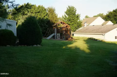 2560 E Maize Rd, Freeport, IL 61032 photo 20