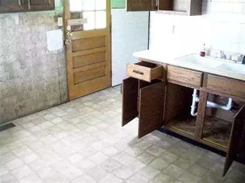 720 E Illinois, Freeport, IL 61032 photo 4