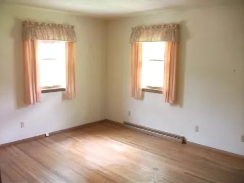 1857 Valley View Dr, Freeport, IL 61032 photo 8