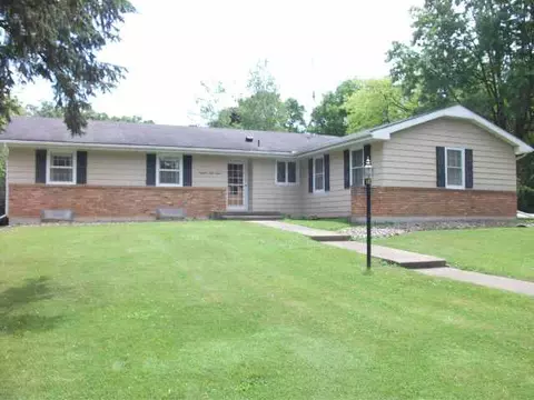 1857 Valley View Dr, Freeport, IL 61032 photo 1