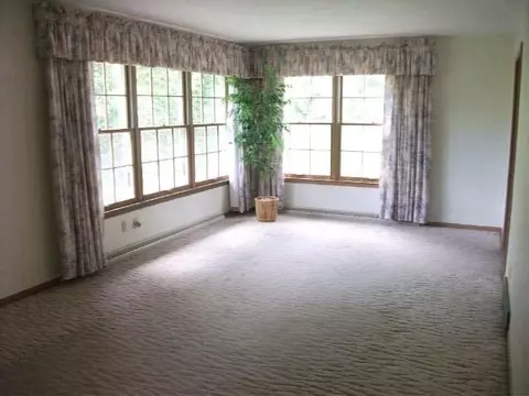 1857 Valley View Dr, Freeport, IL 61032 photo 6