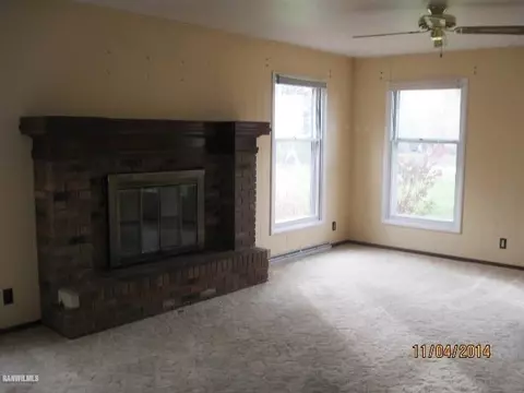 2277 Shepard Dr, Freeport, IL 61032 photo 12
