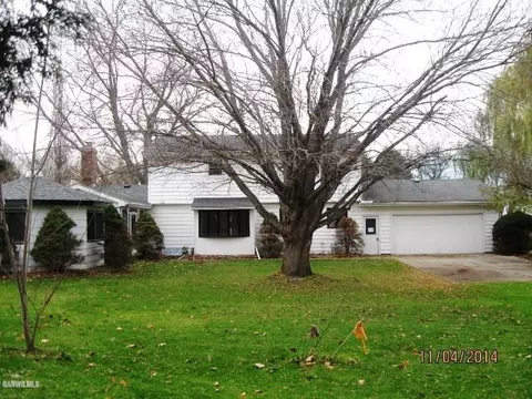 2277 Shepard Dr, Freeport, IL 61032 photo 2