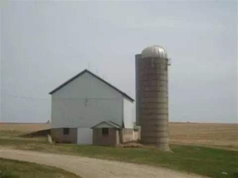 5183 E Borchers Rd, Freeport, IL 61032 photo 3