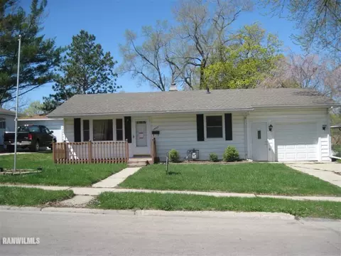 1442 Winter Dr, Freeport, IL 61032 photo 1