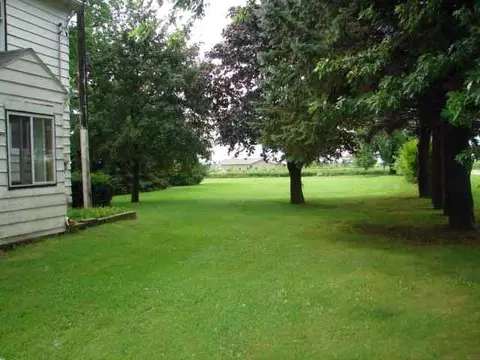 2973 N Tower Rd, Freeport, IL 61032 photo 2