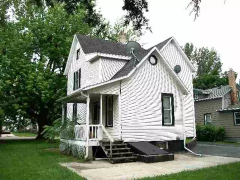 536 W American, Freeport, IL 61032 photo 2