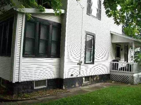 536 W American, Freeport, IL 61032 photo 3