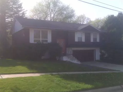 732 Towne Dr, Freeport, IL 61032 photo 1