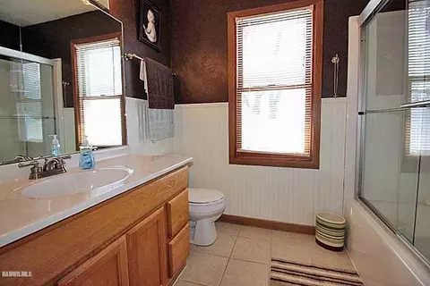 949 Mesa Dr, Freeport, IL 61032 photo 19