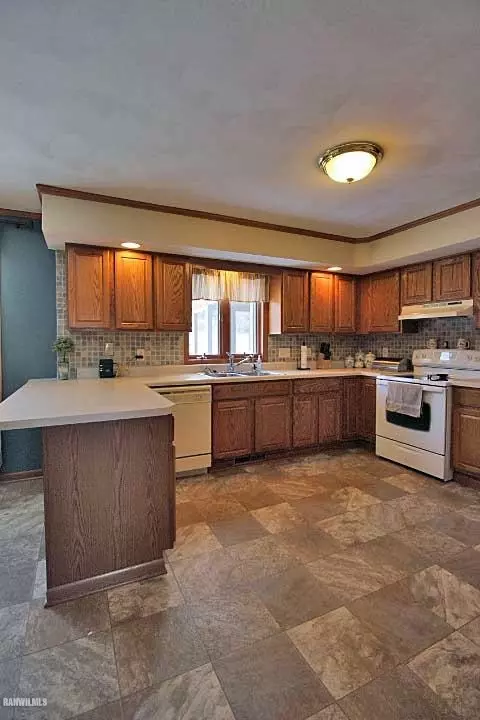 949 Mesa Dr, Freeport, IL 61032 photo 5