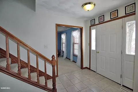 949 Mesa Dr, Freeport, IL 61032 photo 2