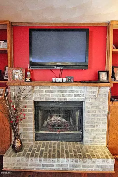 949 Mesa Dr, Freeport, IL 61032 photo 7