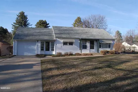 1322 W Demeter Dr, Freeport, IL 61032 photo 1