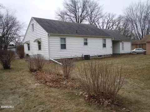 1322 W Demeter Dr, Freeport, IL 61032 photo 3