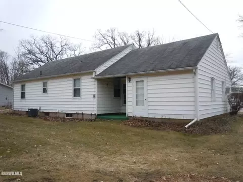 1322 W Demeter Dr, Freeport, IL 61032 photo 2