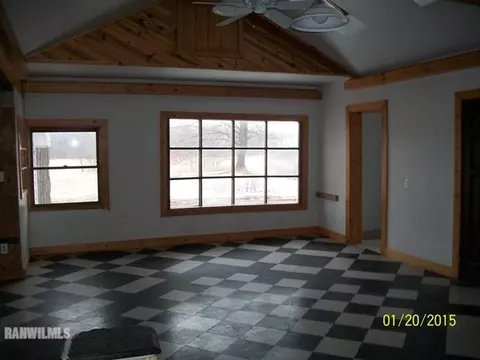 9476 E River Rd, Ridott, IL 61067 photo 4