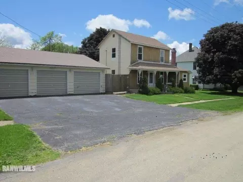 205 E Chestnut St, Apple River, IL 61001 photo 1