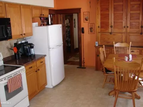 3287 E Lamm Rd, Freeport, IL 61032 photo 6