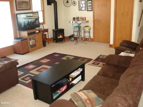 3287 E Lamm Rd, Freeport, IL 61032 photo 3