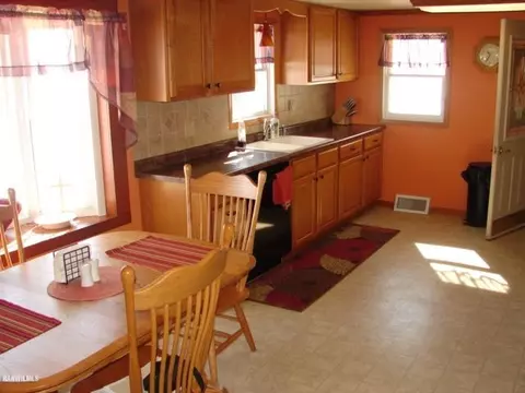 3287 E Lamm Rd, Freeport, IL 61032 photo 8