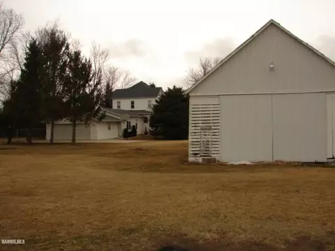 3287 E Lamm Rd, Freeport, IL 61032 photo 25