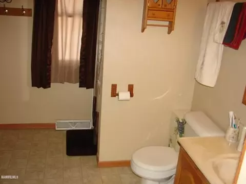 3287 E Lamm Rd, Freeport, IL 61032 photo 4