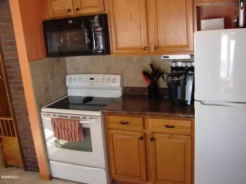 3287 E Lamm Rd, Freeport, IL 61032 photo 9