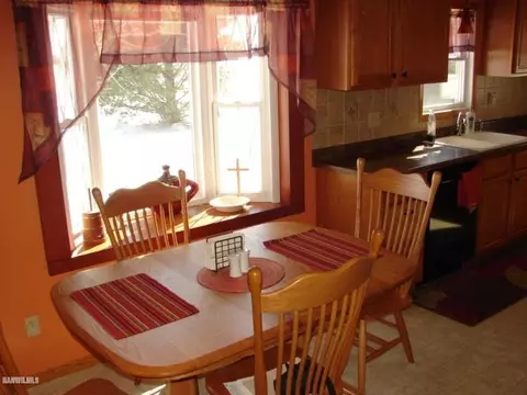 3287 E Lamm Rd, Freeport, IL 61032 photo 7