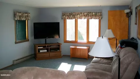 2227 Swan Dr, Freeport, IL 61032 photo 7