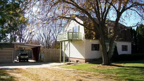 2227 Swan Dr, Freeport, IL 61032 photo 3