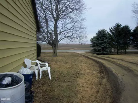 2908 Brick School Rd, Freeport, IL 61032 photo 3