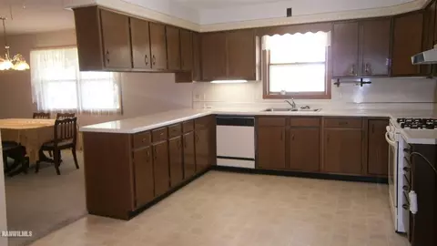 409 E Lincoln St, Mount Carroll, IL 61053 photo 9