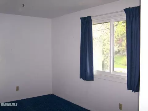 1359 Deerfield Ln, Freeport, IL 61032 photo 9