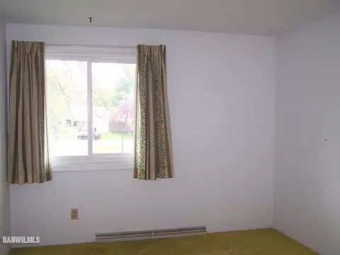1359 Deerfield Ln, Freeport, IL 61032 photo 8