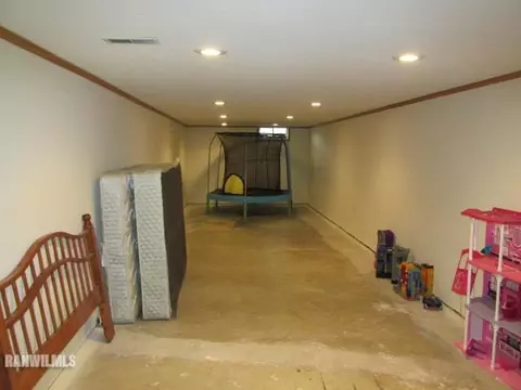 1331 Robert Dr, Freeport, IL 61032 photo 11