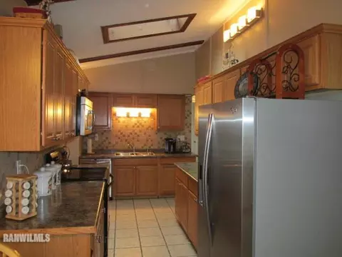 1331 Robert Dr, Freeport, IL 61032 photo 3