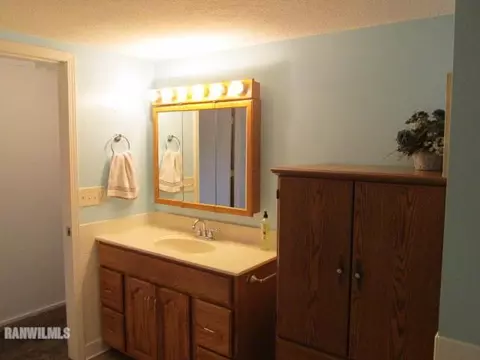 1331 Robert Dr, Freeport, IL 61032 photo 7
